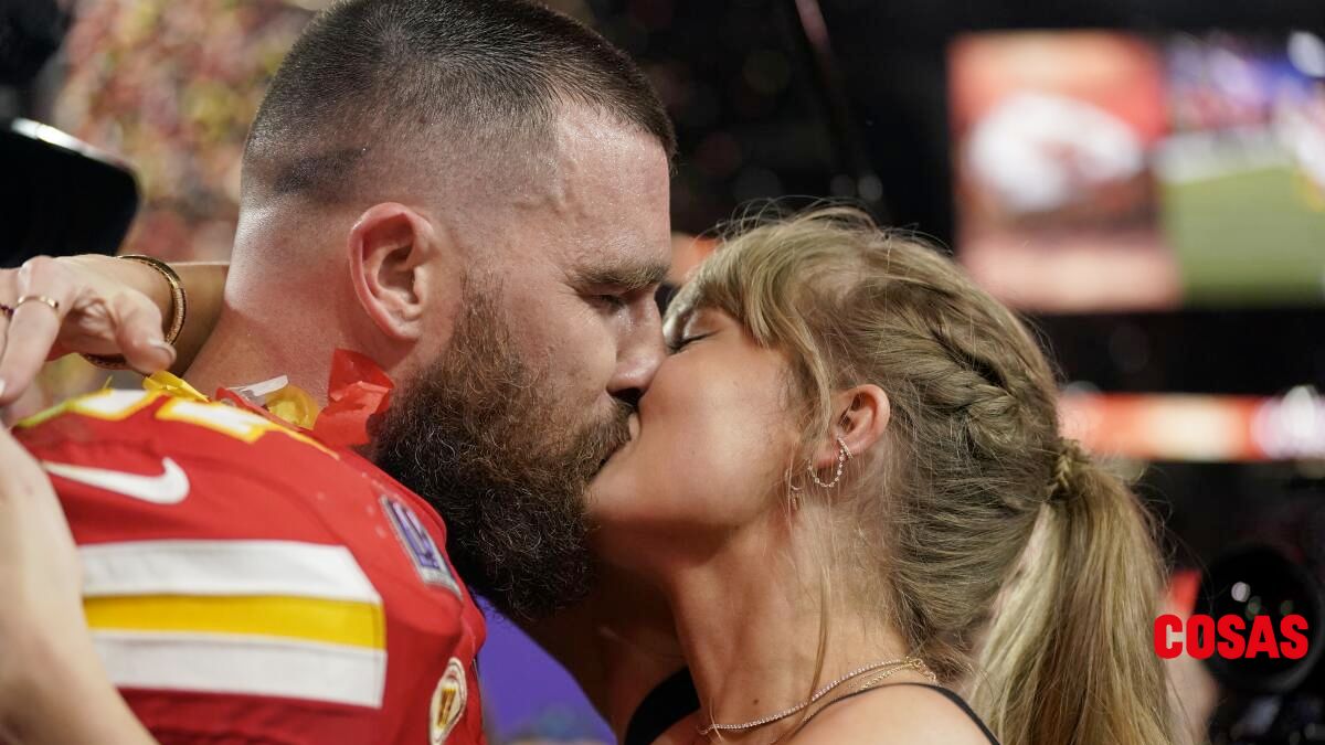 Taylor Swift celebra con su novio Travis Kelce el bicampeonato de los Kansas City Chiefs