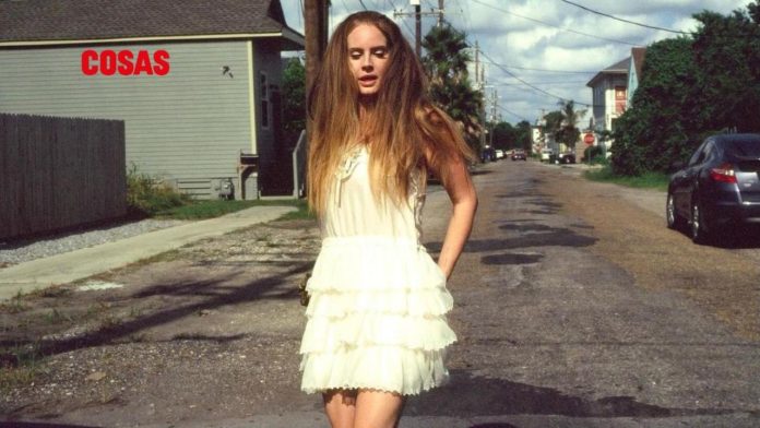 Lana Del Rey se casa en un pantano de Luisiana con Jeremy Dufrene en una íntima ceremonia rodeada de naturaleza y encanto.