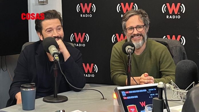 Gael García y Diego Luna sorprenden en un karaoke de Polanco cantando canciones icónicas de “Rudo y Cursi”, desatando nostalgia.