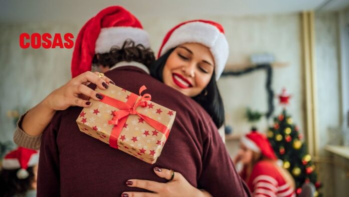 Ideas originales para intercambios navideños: caguamas decoradas, peluches feos, regalos chistosos y más para hacer tus reuniones divertidas.