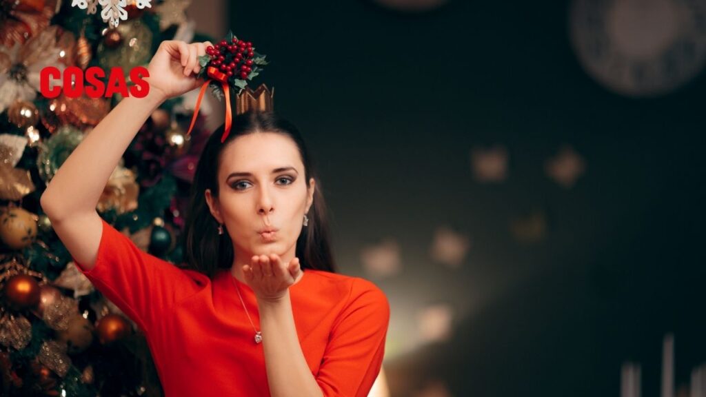 El muérdago, símbolo de amor y buena fortuna, tiene raíces en los ritos celtas y destaca en las decoraciones navideñas modernas.