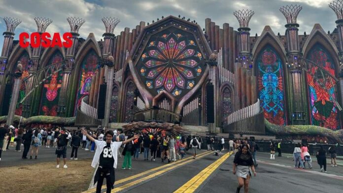 El EDC México 2025 reunió a más de 300,000 asistentes en un fin de semana de música, sorpresas y lluvia. Así se vivió el festival.