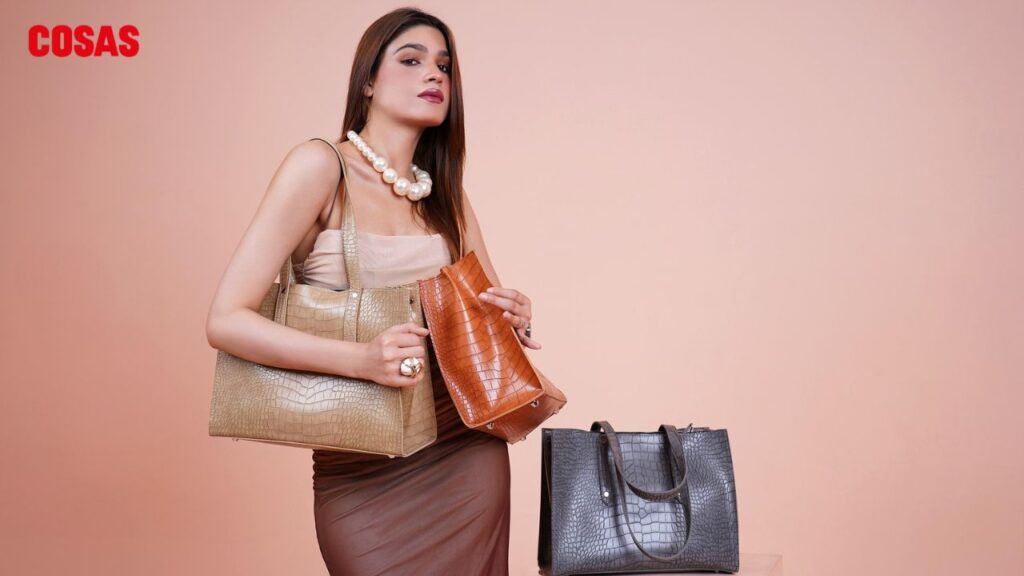 Descubre qué llevar en tu kit de moda de emergencia en el bolso para solucionar cualquier imprevisto de vestuario y lucir siempre perfecta.